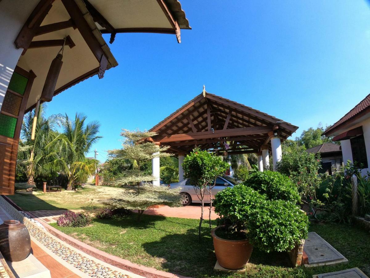 Anjung Nor Muslim Homestay Дунґун Екстер'єр фото
